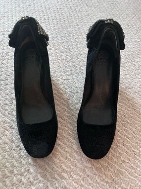 Velvet Bow Accents Pumps